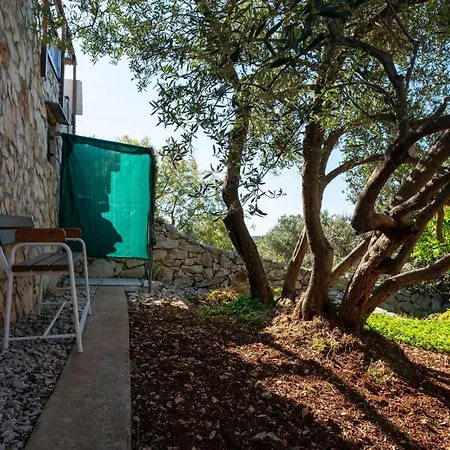 Secluded Fisherman's Cove Vitane, Pasman - 8484 Tkon