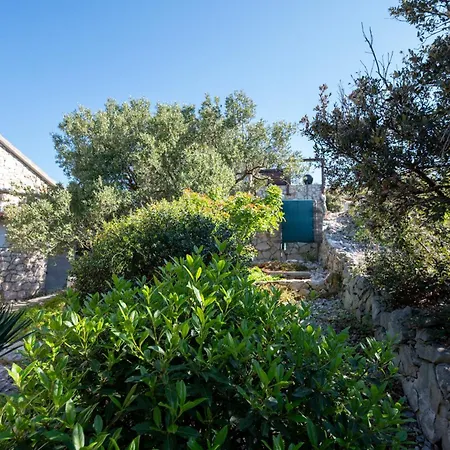 Secluded Fisherman's Cove Vitane, Pasman - 8484 Tkon